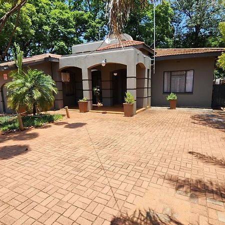 Отель Casa Feliz Мокопане Экстерьер фото